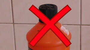 Die häufigste ursache für verstopfte abflüsse sind essensreste, die die folgenden tipps tragen dazu bei, verstopfte abflüsse in der küche, der toilette und im badezimmer. Waschbecken Abfluss Verstopft In Dusche Oder Kuche Abfluss Frei Bekommen Mit Diesem Genialen Trick Youtube
