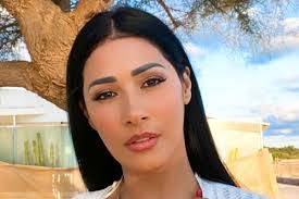 Cara Bonner's Instagram, Twitter & Facebook