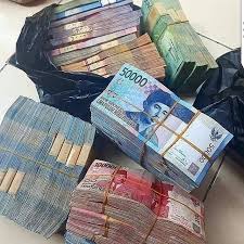 Sebenarnya bank bri memiliki kebijakan untuk pengambilan uang dengan buku tabungan hanya untuk transaksi diatas 5 juta. Pin Oleh Kk B Di Gambar Lucu Uang Lucu Belajar