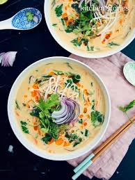 Thai Erdnuss Kokos Suppe Mit Reisnudeln Rezept Mit Video Kitchen Stories Recipe Clean Eating Soup Coconut Soup Vegetarian Nutrition