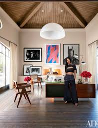 Khloe And Kourtney Kardashian Realize Their Dream Homes In California Kourtney Kardashian House Kardashian Home Calabasas Homes