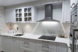 Maximiza el espacio y aprovéchalo al máximo con los diferentes formatos de. Cocina Rustica Blanca Con Encimera Silestone Cocinas Suarco Fabrica Y Diseno De Cocinas