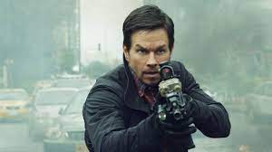 Mark robert michael wahlberg (born june 5, 1971) is an american actor, film and television he was named no.1 on vh1's 40 hottest hotties of the 90's. Trailer Mark Wahlberg Als Elite Agent Adrenalinschube Bis Zur Letzten Sekunde Sie Arbeiten Ausserhalb Staatlicher G Mark Wahlberg Neue Filme Spannende Filme