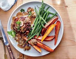 Steaks A La Sauce Aux Champignons Patates Douces Et Haricots Ww Haricots Verts Haricot Recettes De Grillades Estivales