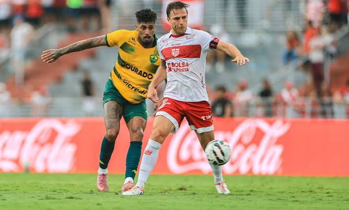 CRB goleia o Cuiab&aacute; por 3 a 0 e entra na briga direta pelo G6 da S&eacute;rie B - AG&Ecirc;NCIA ESPORTE