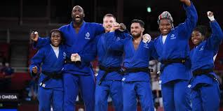 La france cède toutefois la première marche du podium à l'équipe américaine, qui la devance de 8 centièmes de seconde 38. Jmfq6bed6j6wnm