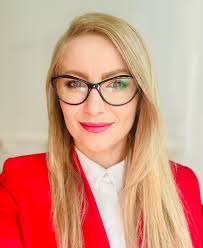 🎓 Uwaga Studenci I roku! 🎓 Informujemy, że Waszym Opiekunem Roku jest dr  hab. inż. Barbara Król! 🤝✨ Pani Doktor jest tu, aby wspierać Was na każdym  kroku podczas Waszej studenckiej przygody -