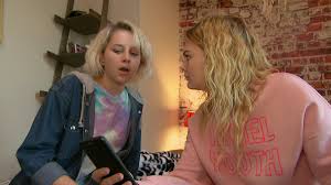 Amelie und Lynn möchten sich bei ihrem Mitschüler rächen (Video) - Berlin -  Tag & Nacht - RTLZWEI
