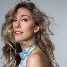 Elizabeth Hetherington's Instagram, Twitter & Facebook