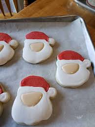 Sprinkle with blue pastel fine sanding sugar. Christmas Decorated Sugar Cookies With Royal Icing A Farmgirl S Kitchen