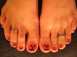 Pumpkin Toes If You Want To Expose Your Toes On 10 31 Halloween Nails Toe Nails Toe Nail Art