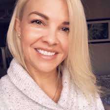 Kelly Wendt's Instagram, Twitter & Facebook