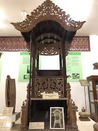 Entdecken sie in unserem onlineshop hilfsmittel für ihren alltag. Akademi Nik Rashiddin Sebuah Institusi Seni Ukir Kayu Yang Cemerlang Di Persada Dunia Aku Sis Lin