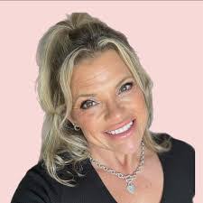 Karen Goodlett's Instagram, Twitter & Facebook