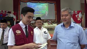 Pelajar boleh membuat permohonan kad diskaun siswa bank rakyat bagi mendapatkan bantuan rm100 secara online bermula 1 april 2019 menerusi bank rakyat yang bertindak sebagai agensi pelaksana serta menguruskan permohonan dan pengeluaran kad tersebut untuk membuat permohonan kad diskaun siswa bank rakyat, sila klik pada judul pautan dibawah. Episod 109 Agihan Bantuan Zakat Bank Rakyat Youtube