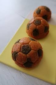Mini Moelleux Ballon De Foot Avec Le Moule Tupperware Audrey Cuisine Tupperware Ballon De Foot Petits Gateaux A Theme