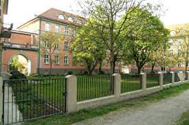 Lies dir die vier wohnungsanzeigen und die fragen zu den wohnungen durch. Wohnbau Gmbh Wohnungsunternehmen Munchen Auf Muenchen De