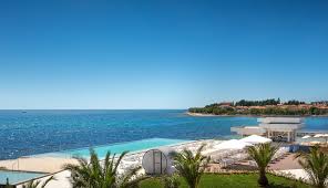 We paid just under £240 per night for bed and breakfast and were expecting a large. Hotel Aminess Maestral In Novigrad Reisenaktuell Com