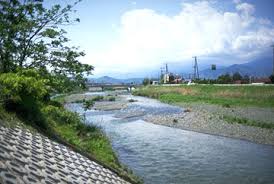 金目川（かなめがわ）は、神奈川県西部を流れ相模湾に注ぐ二級河川。 金目川 水系 の本流である。 平塚市上平塚の 渋田川 との合流点より下流は 花水川 と呼ばれる。 å¹³å¡šå¸‚åšç‰©é¤¨