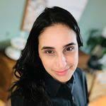 Julie Colangelo's Instagram, Twitter & Facebook