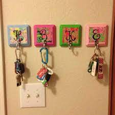 Cute Way To Hang Keys For Your Apartment We Never Lose Our Keys Now Quick And Easy College Apartment Diy Dorm Room Diy Dorm Diy