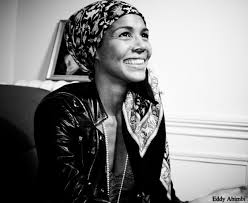 Опустившись на колени (перевод юлия кунь). Ayo Soul Reggae Groovy Master Hit Down On My Knees Photographie La Parisienne