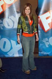 Kelly welcomes scarlett johansson, jaren lewison and cassadee pope. Kelly Clarkson Younger Pics Kelly Clarkson Invites Young Son Onstage For Uptown Funk Mash Up And It S Adorable Country Rebel
