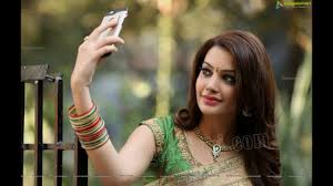 Laxmi manchu wear a pink saree which involves gold border that is paired up with contrast green sleeveless raw silk blouse. South Indian Actresses Saree Show South Beauty And Saree Youtube