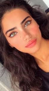 Maryanne Hendricks's Instagram, Twitter & Facebook