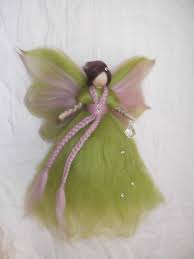 Da ist mir dann aber doch zuviel türkis und grün mit reingerutscht :d herstellung & material: Schutzfee Aus Marchenwolle Filzarbeiten Filzpuppe Fee Figuren