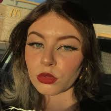 Danielle Hoagland's Instagram, Twitter & Facebook