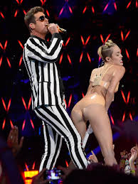 Former child star JoJo Siwa has been photographed leaving a sex shop. |  Herald Sun