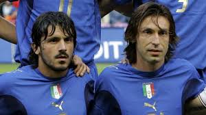 Pirlo (trái) từng là đồng đội của gattuso ở milan. Gattuso Cuando Vi Jugar A Pirlo Pense En Cambiar De Profesion