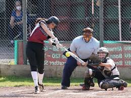 Zwar läuft das spiel nach denselben regeln ab wie in der major league baseball, doch es gibt aufgrund des niedrigeren niveaus unterschiede im spielablauf. Bonn Verliert Beide Spiele Des Home Openers Softball Deutschland De