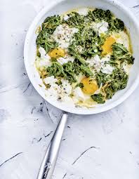 Oeufs Cocotte Aux Epinards Chou Kale Et Chevre Frais Pour 4 Personnes Recettes Elle A Table Recette Oeufs Cocotte Recette Legume Facile Chou Kale Recette