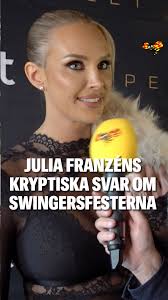 Vem är du på fest? Bianca eller Pernilla?😂 I torsdags var det premiär för  Pernilla Wahlgrens show “Happy Ending”. På röda mattan hittade vi givetvis  hennes barn Bianca och Benjamin Ingrosso, men