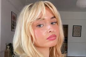 United-mad tot to be given shirt by Old Trafford bosses to help lift her  school uniform blues