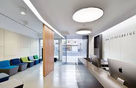 Galeria De Ioc Clinica Dental En Vecindario Padilla Nicas Arquitectos 4 Clinic Interior Design Dental Clinic Hospital Interior