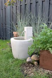 Wie montiere ich einen außenwasserhahn auf einfache art im außenbereich und schließe ihn am wassernetz an. Https Xn Grneliebe R9a De Stille Wasser Sind Nicht Immer Tief Ein Zierbrunnen Im Garten