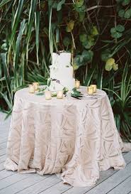 Os convites de casamento simples são baratos e bonitos e, por esse motivo, são os preferidos dos noivos. Mesa De Bolo De Casamento 60 Ideias Criativas Com Fotos Para Conferir