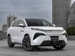 BYD Atto 8: novo SUV de 7 lugares já aparece no site da marca; veja preço