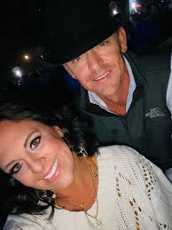 Hey, just me 👋 Do you, a partner or close friend, have a business/side  biz? Let's show them some love, because it's not just about LimeLife here  all the time! I love