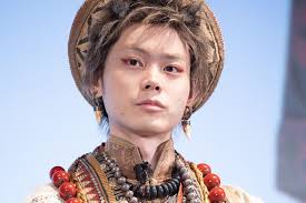 4月4日 kddiによる au wallet ポイント発表会 が行われ 三太郎シリーズcmでおなじみの菅田将暉 鬼ちゃん役 が登壇 今年3月まで放送されたドラマ 3年a組 今から皆さんは 人質です 菅田 将 暉 菅田 三太郎