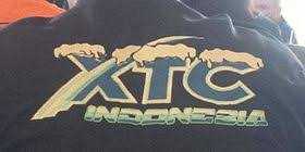 Lebah merupakan sejenis serangga terbang sosial yang hidup berkelompok dan lebih dikenali kerana peranan mereka dalam mengahwinkan bunga, menghasilkan madu dan juga lilin lebah. Xtc Wikipedia Bahasa Indonesia Ensiklopedia Bebas