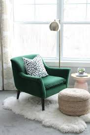 Prostranstvo V Gostinoj Dolzhno Byt Praktichnym I Garmonichnym Poznakomtes S Ideyami Dekorirovaniya Gostinoj I Pochustvujte Vdohnov Green Armchair Home Home Decor