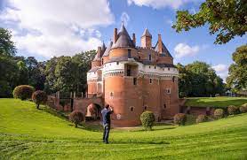 Forteresse féodale, le château de rambures est un remarquable témoignage de l'architecture militaire du xve siècle. Chateau Fort De Rambures Schloss Outdooractive Com