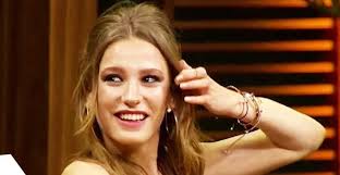 Ama eğer hazır boya yardımı ile konuya girebileceğiniz durumdaysanız, size bazı marka ve numaralar ile serenay sarıkaya'nın saç rengini tutturmanız için ipuçları verebiliriz. Serenay Sarikaya Kimdir Nereli Boyu Yasi Dizileri Ailesi Magazinn Com