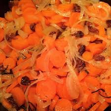 A La Recherche D Un Accompagnement Pour Un Roti Ou Des Escalopes De Veau Voici La Recette Des Carottes Braisees Aux Rai Carottes Braisees Raisins Secs Carotte