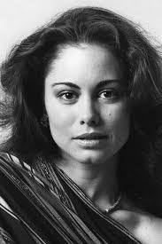 Shelly Burch's Instagram, Twitter & Facebook