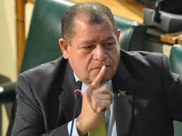 Shaw takes to Twitter to explain $8.34 million cell phone bill